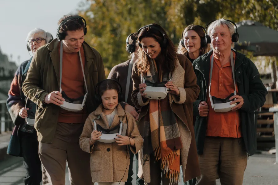 VR image: the scene shows the Siene river from a boat in the past.
