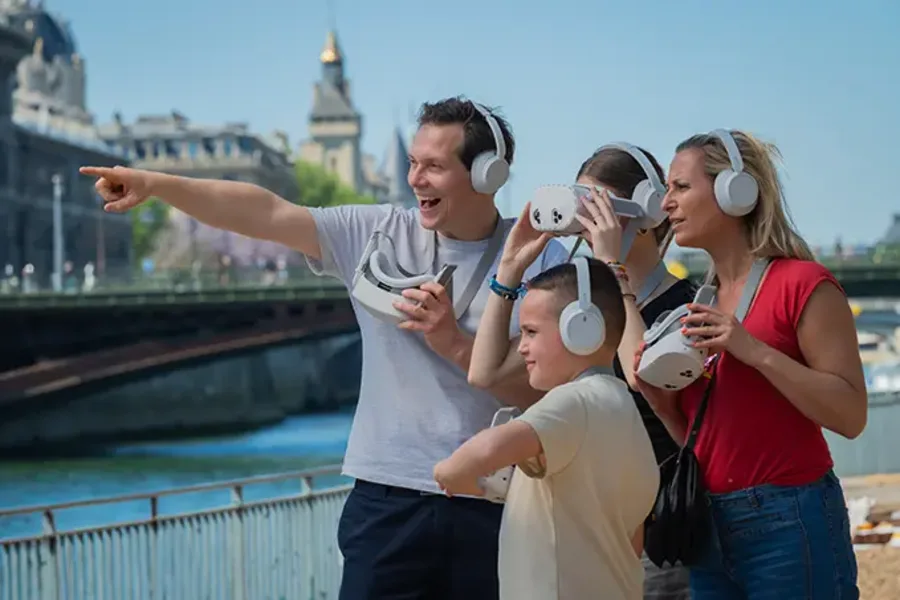 Family with VR equipment from the Seine